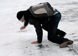 Почти две тысячи человек пострадали из-за гололеда за время новогодних каникул в Воронежской области 