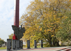 В посёлке Дубровка Терновского района отремонтировали памятник красноармейцам