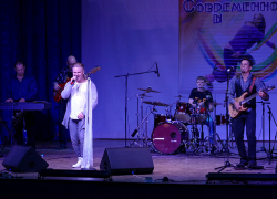 Потрясающую музыку в  живом исполнении подарила борисоглебцам  группа «M&F»