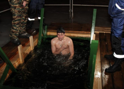 Жителей Воронежской области убедительно просят в этом году отказаться от Крещенских купаний