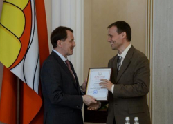 Губернатор Гордеев вручил награды журналистам электронных  СМИ