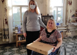 Волонтёру-психологу из Новохоперска  подарили к Новому году ноутбук