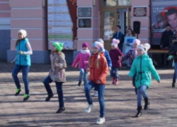 Флешмоб «Голубая лента» прошел в Борисоглебске