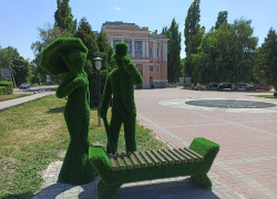 В центре Борисоглебска установили новые топиар-фигуры