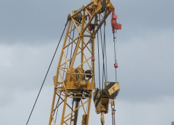 В Борисоглебске приостановлена работа башенного крана угрожавшего близлежащим домам