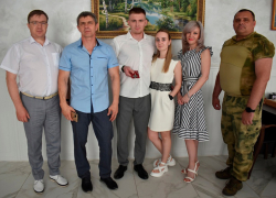 Глава администрации Поворинского района вручил Орден Мужества  ветерану СВО 