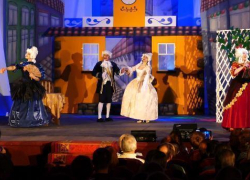 Роскошные костюмы, искрометный  юмор и много музыки: в Борисоглебске отметили День театра