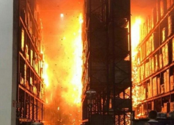 Опубликовано видео эпичного пожара на распределительном  складе «Магнит» в Воронежской области