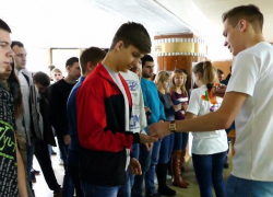 Студентов Борисоглебска поздравили с Татьяниным днем шоколадными конфетами