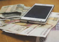 В Терновском районе у пенсионерки по-соседски украли деньги с банковской карты