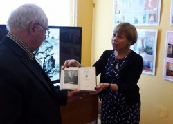 Борисоглебскому музею подарили редкую книгу с мемуарами знаменитого гравера