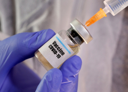 Любителям крещенских купаний стоит проявить осторожность при вакцинации от COVID-19