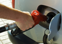 Россия вошла в десятку стран с самым дешёвым бензином