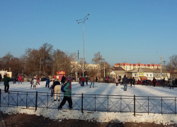В администрации рассказали, почему на главном катке в Борисоглебске торчит асфальт