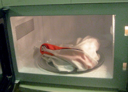 Борисоглебцам на заметку. Как отстирать кухонные полотенца в микроволновке