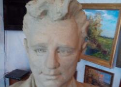 "Как  живой!": макет памятника  Николаю  Рыбникову  в Борисоглебске поражает удивительным сходством 