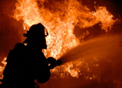 В Борисоглебске загорелся жилой дом: пожарные спасли 47-летнего мужчину 