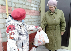 В Терновском районе пенсионерам на самоизоляции раздают продуктовые наборы