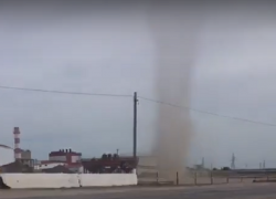 Пылевой смерч попал на видео в Новохоперском районе