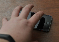 Подросток отделался штрафом за кражу телефона и денег с карты в Новохоперске