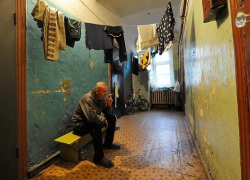 Бедные россияне не умеют экономить и инвестировать − потому и бедные