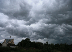 Штормовое предупреждение из-за грозы, града и штормового ветра объявили в Воронежской области