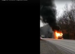 Пассажирский автобус сгорел на трассе под Борисоглебском 