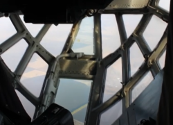 Сброс воды на пылающий лес сняли с борта самого большого самолета МЧС