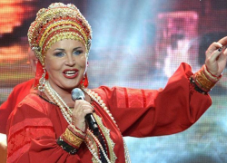 Народная артистка России Надежда Бабкина передала приветственный адрес борисоглебскому ансамблю "Ивушка"