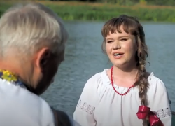 Новым музыкальным видеоклипом о Родине и музыкальном инструменте порадовал борисоглебцев тандем Гладыш-Крицкая