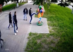 Вандалам, уродующим фигуры в сквере Борисоглебска, грозит наказание до 3 лет лишения свободы