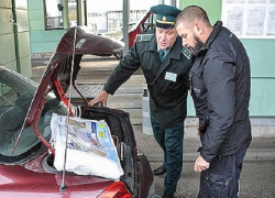 Еще одна служба на большой дороге. Таможенникам разрешен досмотр автомобилистов
