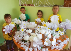 Борисоглебские детсадовцы приняли участие в благотворительной акции «Белый цветок»