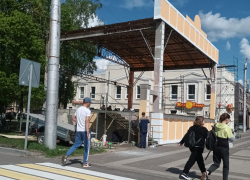 Кипит работа: в центре Борисоглебска наводят праздничный марафет