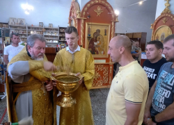 Настоятель Казанского  храма г. Борисоглебска освятил воду для участников СВО
