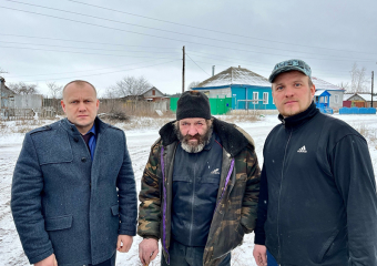 «От таких историй слезы на глазах»: в Терновке глава администрации помог бездомному