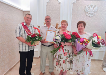 «Рубиновую» пару поздравили в Борисоглебске под звуки марша Мендельсона		