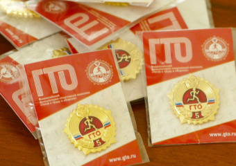 В Борисоглебске 13 выпускникам школ вручили золотые значки ГТО