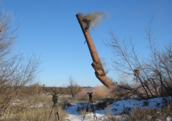Эпичный взрыв 42-метровой трубы попал на видео в Терновском районе