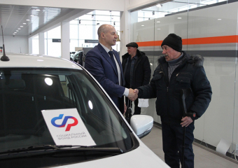 Пострадавшему на работе жителю Воронежской области вручили автомобиль «Lada Granta»