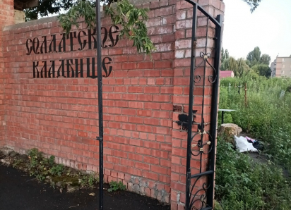 На Солдатском кладбище в Борисоглебске украли калитку