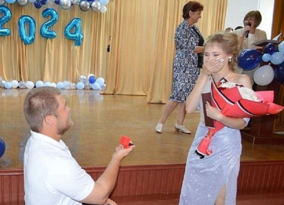 Предложение руки и сердца получила студентка на выпускном вечере в Борисоглебске