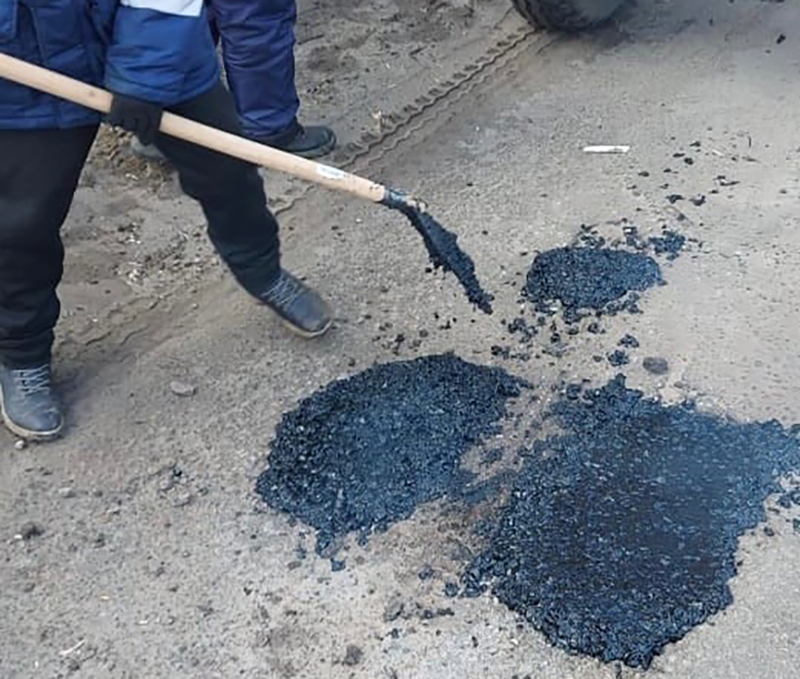 «Да это позор!: борисоглебцы высмеяли весенний ямочный ремонт дорог