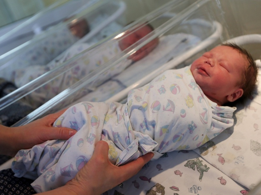 155 малышей родилось у несовершеннолетних мам в Воронежской области за прошлый год