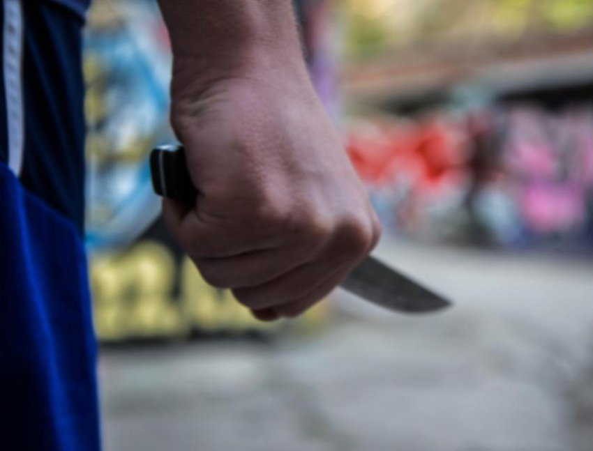 В Поворинском районе мужчина проник в дом к бывшей жене и пырнул ее ножом в живот из ревности