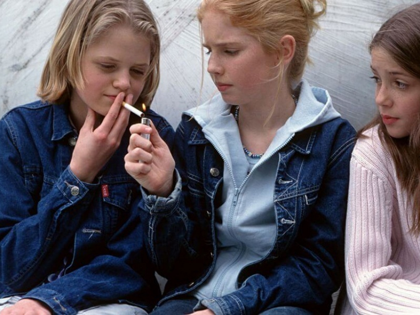 Родителей курящих детей предлагают штрафовать и сажать на 15 суток