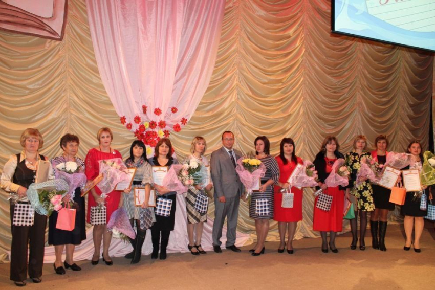 60 педагогов Грибановского района получили грамоты и благодарности Министерства образования, правительства области и администрации района