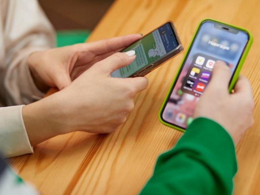 В салонах оператора связи заработали мини-офисы банка