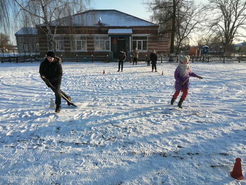 Рождественские забавы и зимние приключения: как гуляли на каникулах дети Борисоглебского округа