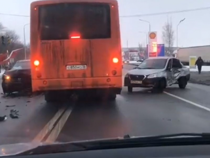 Новохоперцы пострадали в ДТП в Воронеже. Травмы получили трое детей и один взрослый 